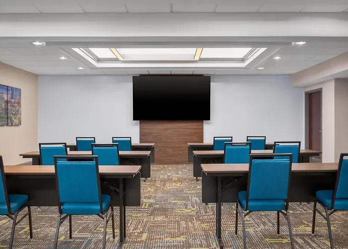 Hampton Inn & Suites Charlotte Arrowood Rd